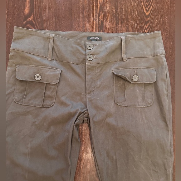 Wild fable low rise flare pants with open hem green size 10 women - Picture 3 of 6